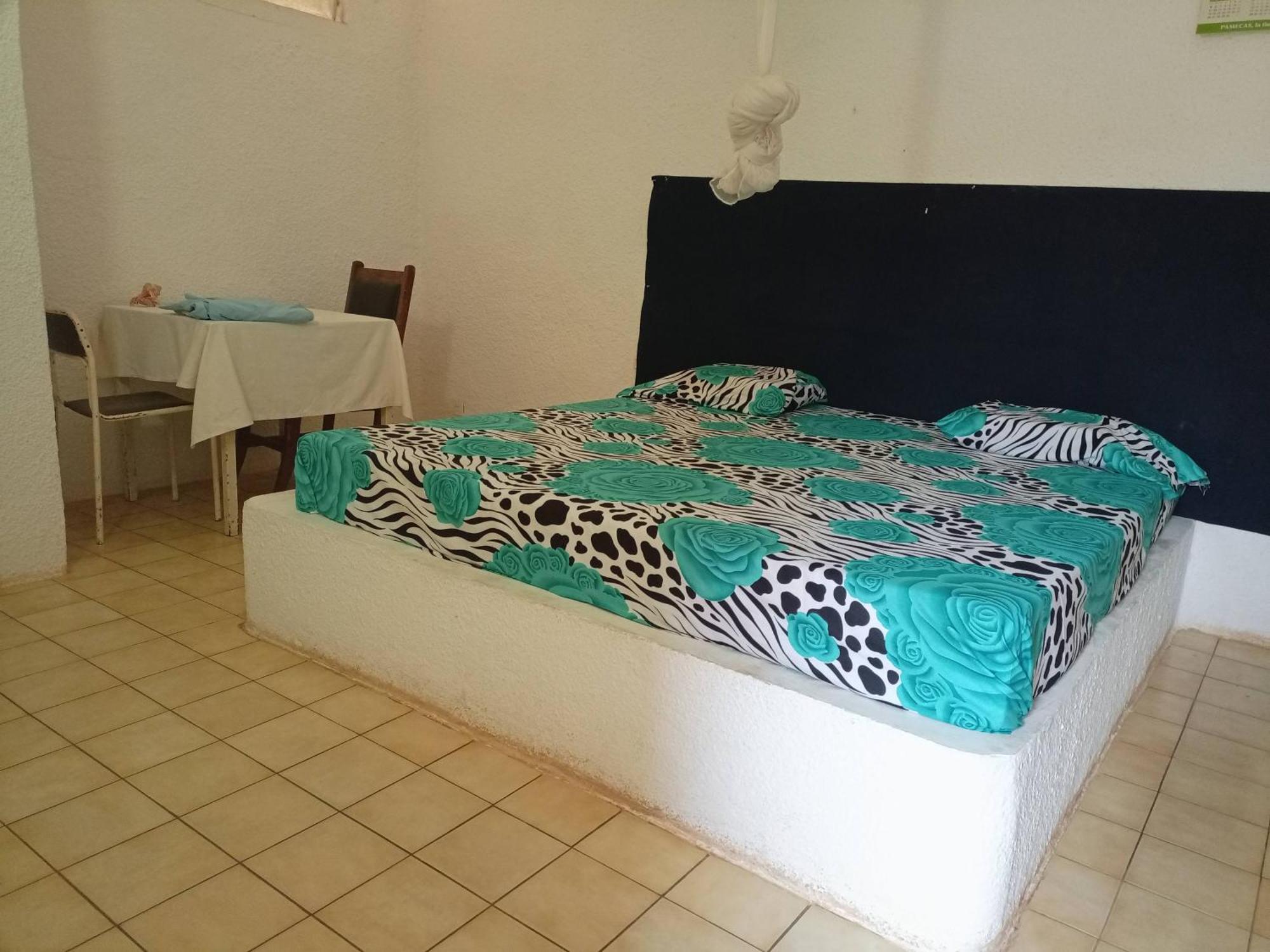 Chez Paolo Hotel Toubab Dialao Kültér fotó